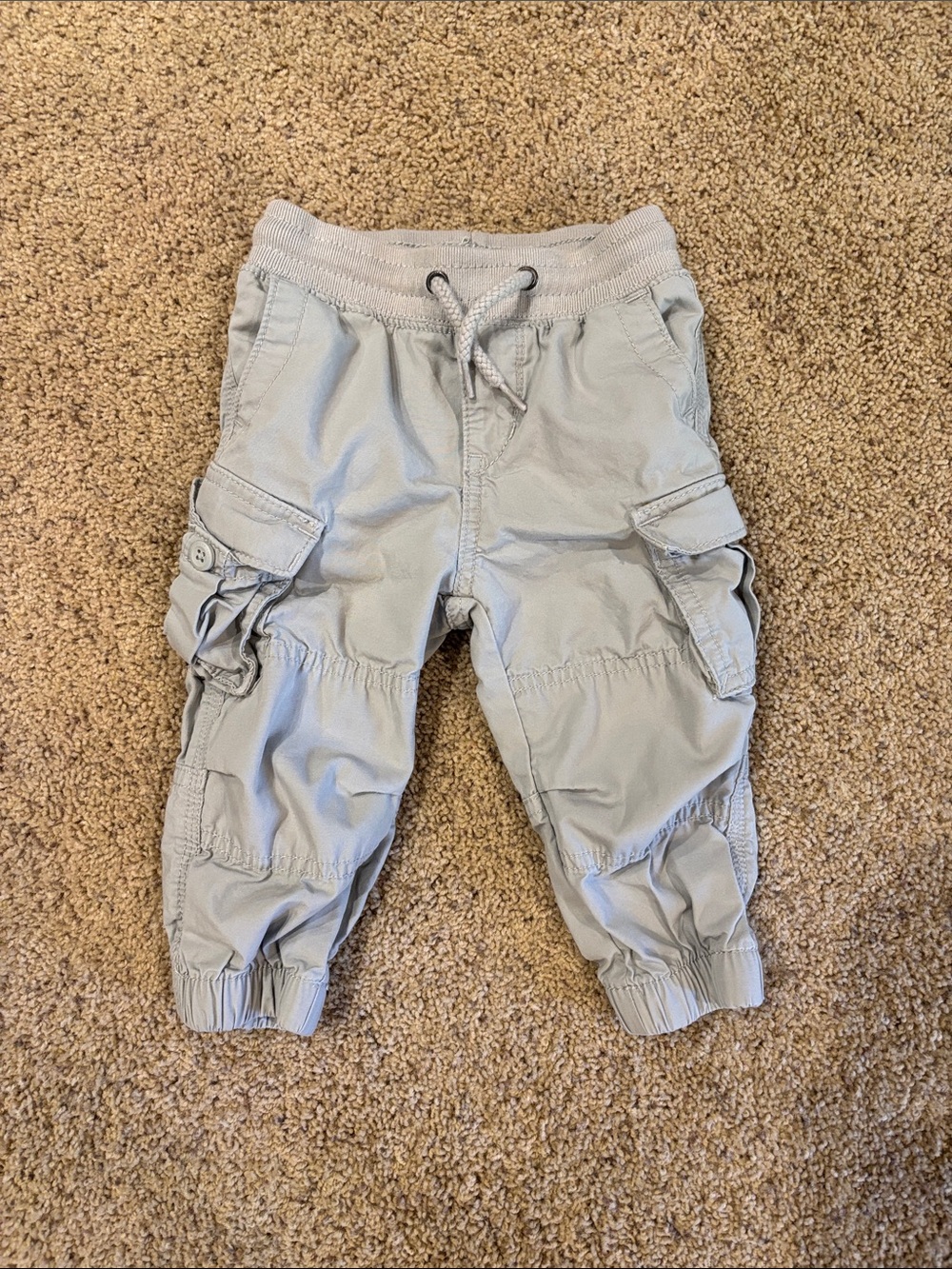 GAP Light Gray Cargo Pants for Kids, size 12-18 months.